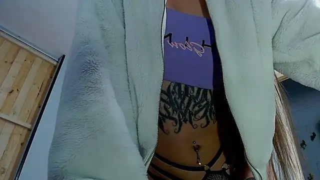 VickyJackson  online show from March 8, 5:11 pm