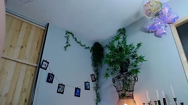 VickyJackson  online show from March 21, 12:29 am