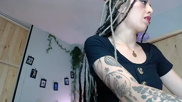 VickyJackson  online show from December 4, 5:54 pm