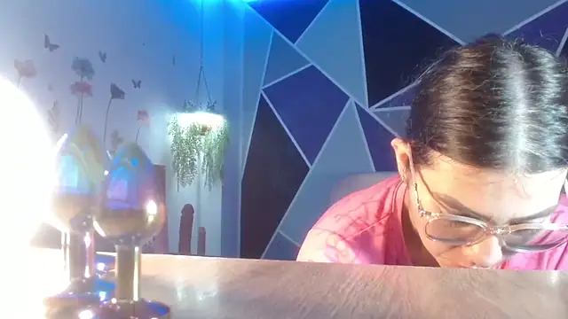 DaMikaela  online show from September 22, 6:43 pm