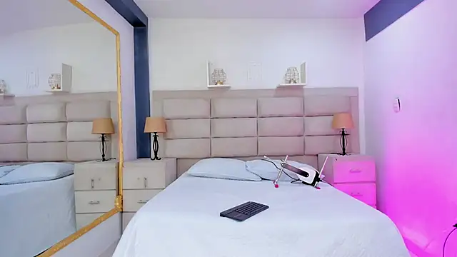 CinthiaCollins online show from November 25, 8:31 pm