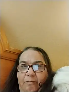 Snapshot of CumswallowinTiff chatting on November 1, 5:53 am CumswallowinTiff online show from November 1, 5:53 am