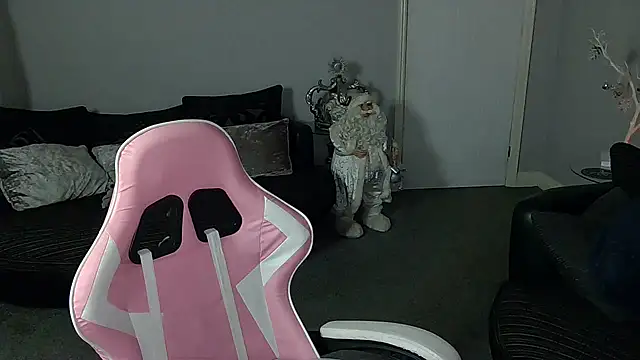 Snapshot of Red_firesquirt chatting on December 9, 2:39 pm Red firesquirt online show from December 9, 2:39 pm