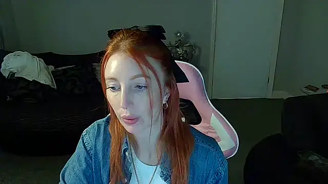 Snapshot of Red_firesquirt chatting on January 13, 12:13 pm Red firesquirt online show from January 13, 12:13 pm