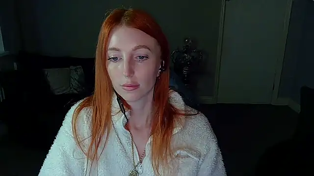 Snapshot of Red_firesquirt chatting on January 17, 4:04 pm Red firesquirt online show from January 17, 4:04 pm
