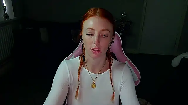 Snapshot of Red_firesquirt chatting on January 29, 2:32 pm Red firesquirt online show from January 29, 2:32 pm