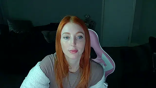 Snapshot of Red_firesquirt chatting on February 3, 2:34 pm Red firesquirt online show from February 3, 2:34 pm