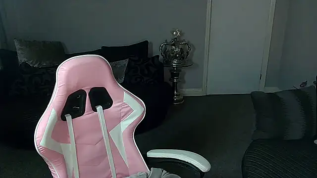 Snapshot of Red_firesquirt chatting on February 3, 9:39 pm Red firesquirt online show from February 3, 9:39 pm