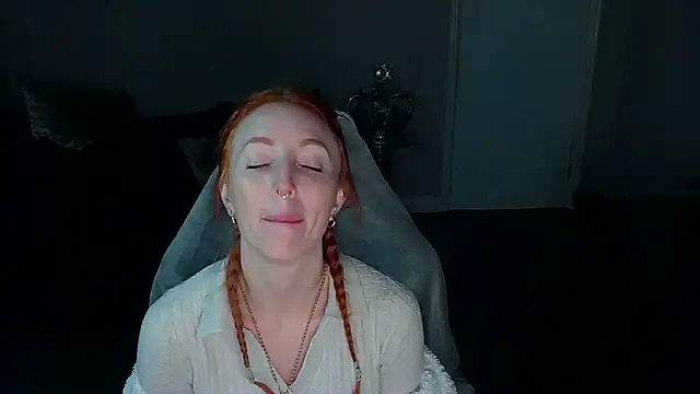 Snapshot of Red_firesquirt chatting on February 4, 10:55 pm Red firesquirt online show from February 4, 10:55 pm