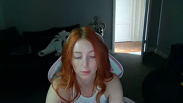 Snapshot of Red_firesquirt chatting on March 20, 2:42 pm Red firesquirt online show from March 20, 2:42 pm