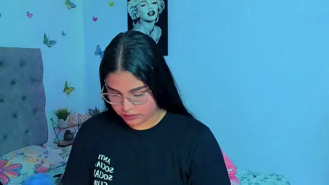 Snapshot of mabellfox chatting on December 10, 7:11 pm mabellfox online show from December 10, 7:11 pm