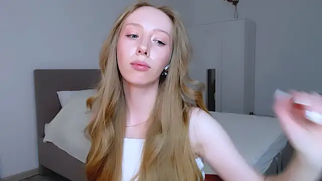 Snapshot of Luna_insniity chatting on December 13, 2:21 am Luna insniity online show from December 13, 2:21 am