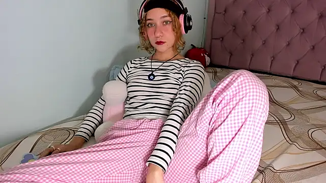 any 21hot online show from December 30, 7:32 pm