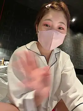 Snapshot of SUZU_ chatting on June 14, 8:11 pm SUZU online show from June 14, 8:11 pm