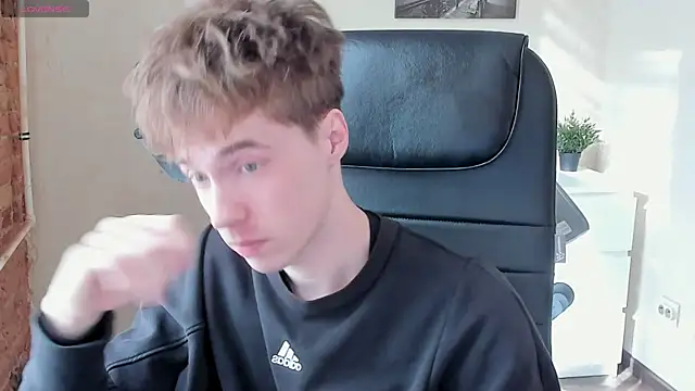 Snapshot of _tokyo_ghoul chatting on March 9, 10:08 am  tokyo ghoul online show from March 9, 10:08 am