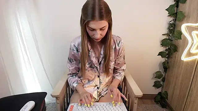 Snapshot of Miss_Christine_Cardo chatting on May 26, 6:48 pm Miss Christine Cardo online show from May 26, 6:48 pm