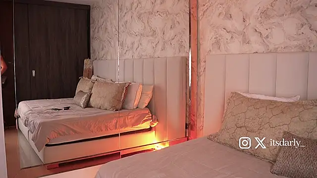 Snapshot of Rosalie_vega chatting on November 30, 3:16 pm Rosalie vega online show from November 30, 3:16 pm