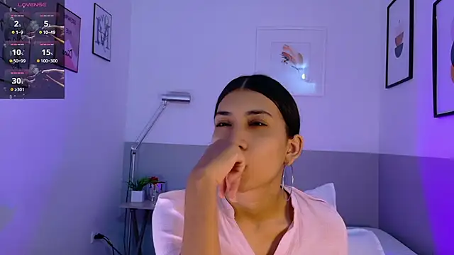 littlee emilyy  online show from April 12, 1:05 pm