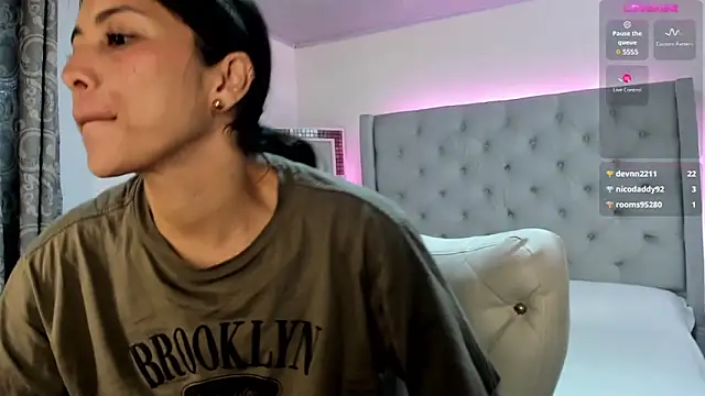 andykiuty online show from January 6, 5:06 pm