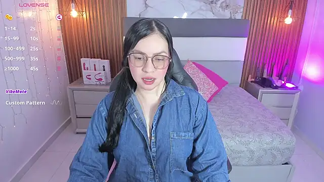 Snapshot of megancero chatting on February 19, 12:34 pm megancero online show from February 19, 12:34 pm