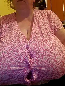 Snapshot of Nataliesbestjuggs chatting on October 6, 7:33 pm Nataliesbestjuggs online show from October 6, 7:33 pm