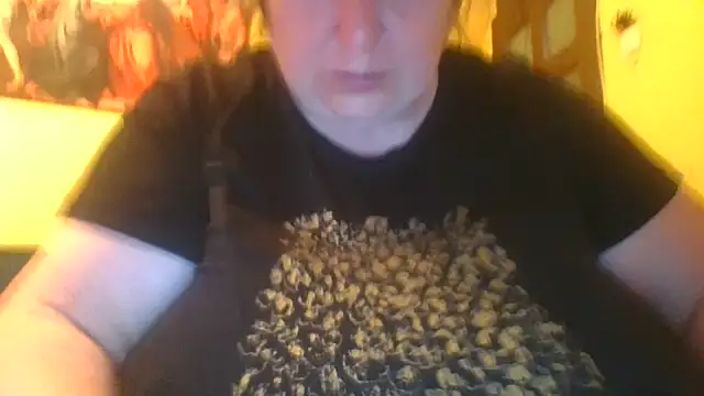 Nataliesbestjuggs online show from November 12, 7:24 pm