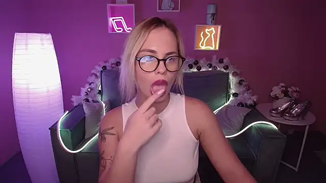 RikaRaily online show from December 19, 9:51 am