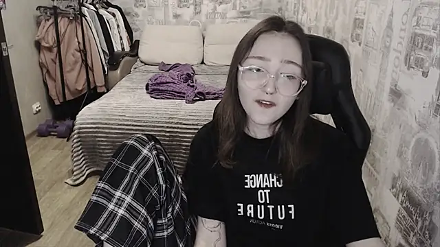 Snapshot of AmeliaKamishiro chatting on December 17, 2:00 pm AmeliaKamishiro online show from December 17, 2:00 pm