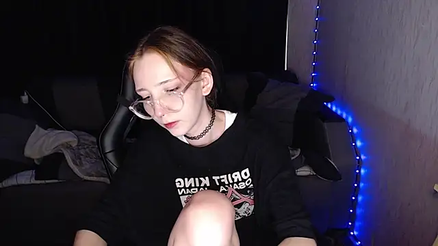 Snapshot of AmeliaKamishiro chatting on October 12, 8:57 am AmeliaKamishiro online show from October 12, 8:57 am