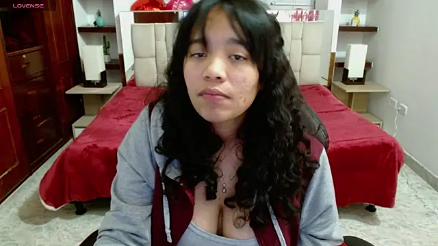 laureentt  online show from February 19, 9:17 am