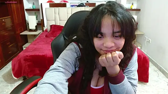 laureentt  online show from March 3, 9:22 am