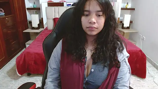 laureentt  online show from March 7, 6:13 am