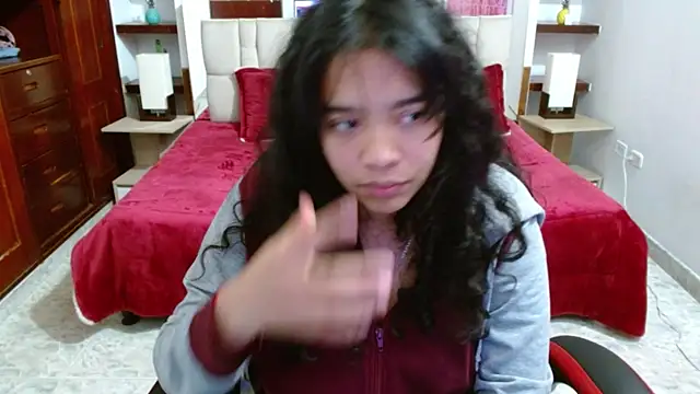 laureentt  online show from March 7, 9:18 am