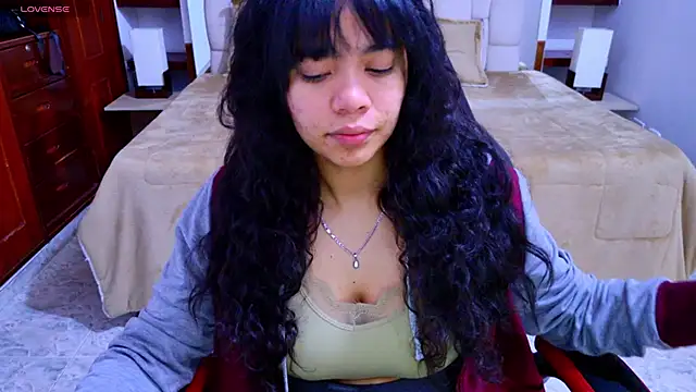 laureentt  online show from October 3, 3:14 am