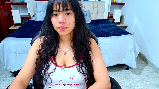 laureentt  online show from October 22, 3:07 am