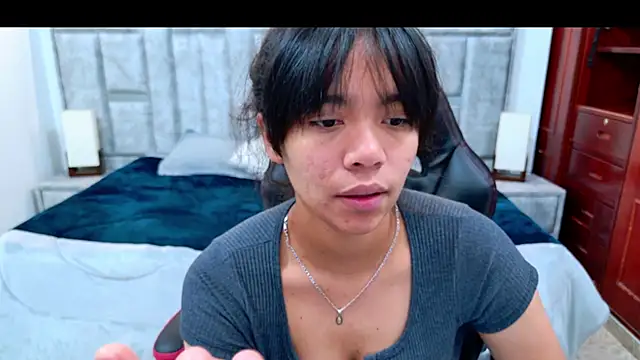 laureentt  online show from February 7, 3:10 am