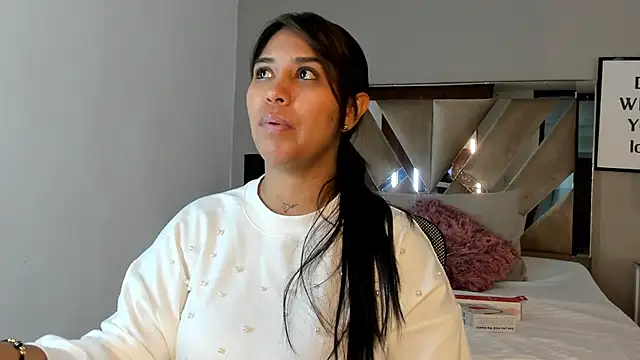 sharlott18 online show from December 11, 2:22 pm