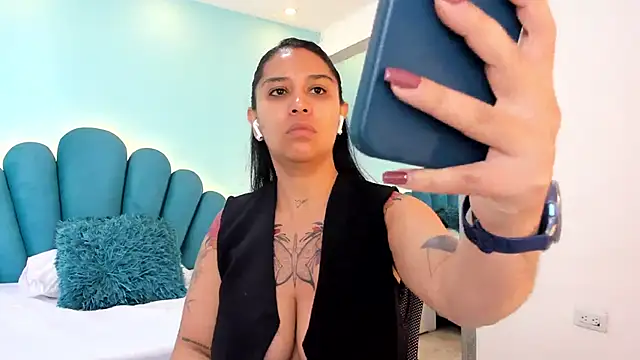 sharlott18 online show from February 12, 2:01 pm