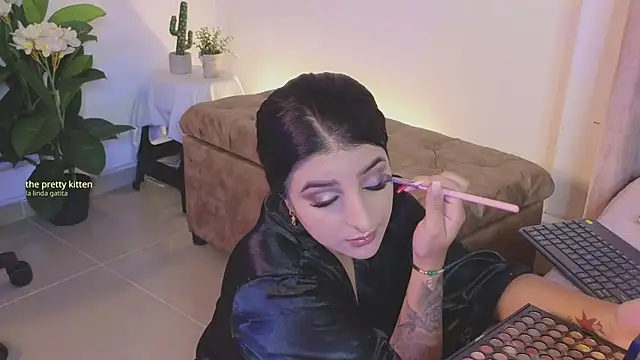 Snapshot of _Linoshka_1 chatting on February 13, 8:38 pm Linoshka 1 online show from February 13, 8:38 pm