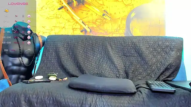 Snapshot of johny_bluexxx chatting on April 18, 7:58 pm johny bluexxx online show from April 18, 7:58 pm