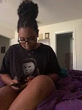 SweetHoneyBunz online show from January 13, 4:45 pm