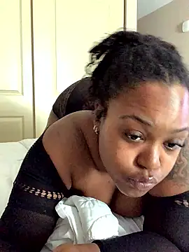 SweetHoneyBunz online show from April 29, 5:52 pm