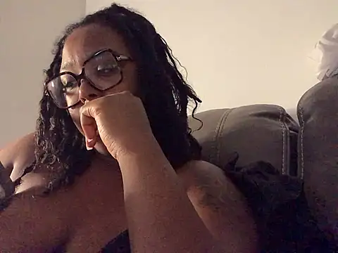 SweetHoneyBunz online show from July 15, 3:12 am