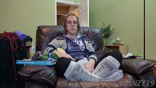 Snapshot of Linzy_19 chatting on January 13, 6:16 pm Linzy 19 online show from January 13, 6:16 pm