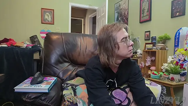 Snapshot of Linzy_19 chatting on January 21, 5:41 pm Linzy 19 online show from January 21, 5:41 pm