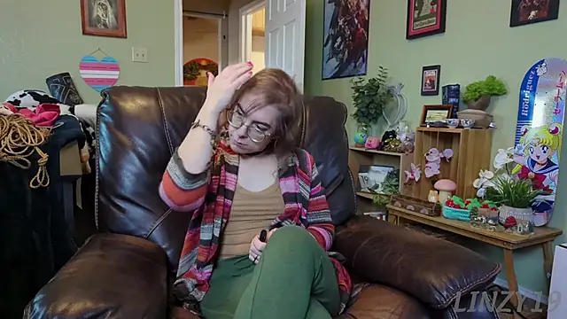 Snapshot of Linzy_19 chatting on January 29, 10:22 pm Linzy 19 online show from January 29, 10:22 pm