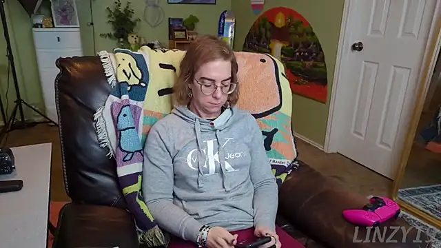 Snapshot of Linzy_19 chatting on February 12, 3:16 pm Linzy 19 online show from February 12, 3:16 pm