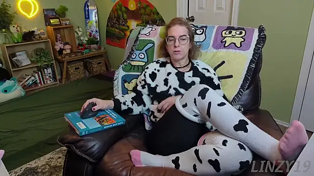 Snapshot of Linzy_19 chatting on February 14, 3:26 pm Linzy 19 online show from February 14, 3:26 pm