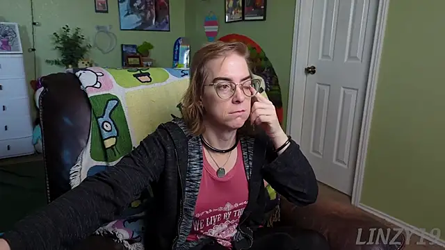 Snapshot of Linzy_19 chatting on February 28, 2:53 pm Linzy 19 online show from February 28, 2:53 pm