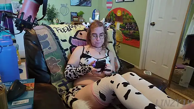 Snapshot of Linzy_19 chatting on March 13, 2:33 pm Linzy 19 online show from March 13, 2:33 pm